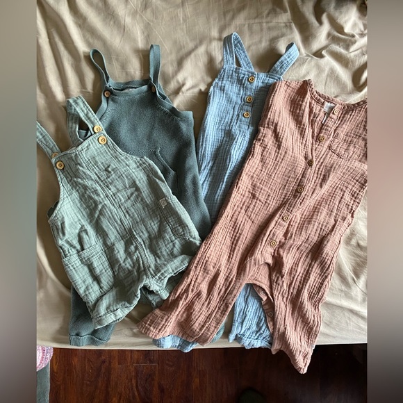 Bundle of Four Organic Onesies 24 months - Picture 1 of 8